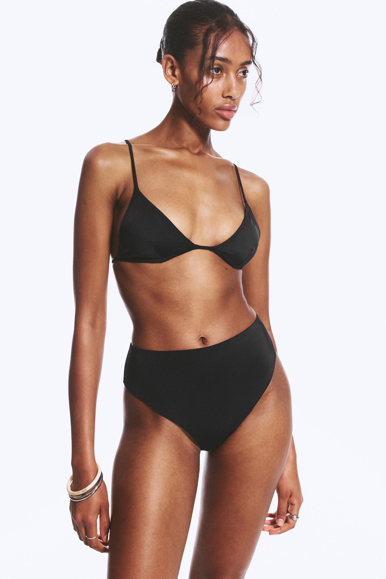 Brazilian-Bikinihöschen mit hohem Bund